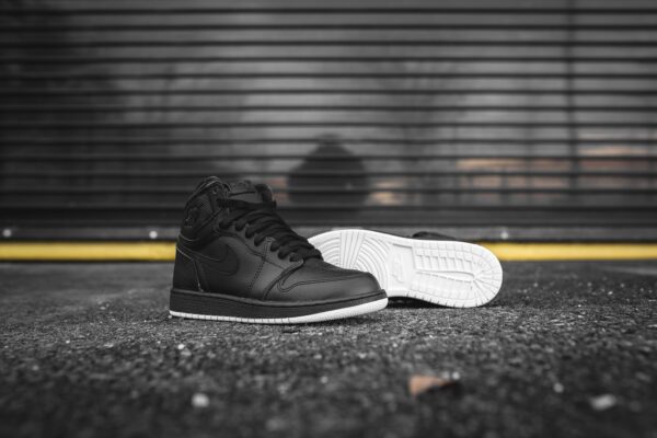 Giày Nike Air Jordan 1 Retro High OG 'Perforated' 575441-002 - Ảnh 7