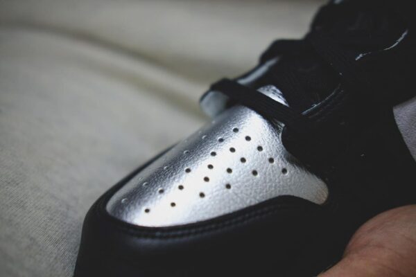 Giày Nike Wmns Air Jordan 1 High OG 'Silver Toe' CD0461-001 - Ảnh 9