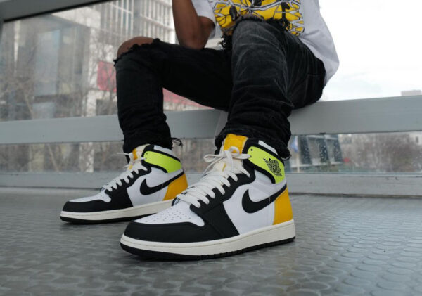 Giày Nike Air Jordan 1 Retro High OG 'Volt Gold' 555088-118 - Ảnh 2