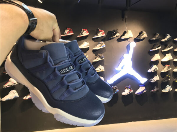 Giày Nike Air Jordan 11 Retro Low GS 'Blue Moon' 580521-408 - Ảnh 2