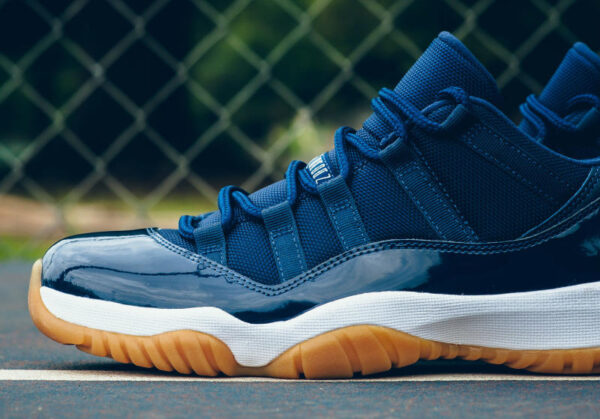 Giày Nike Air Jordan 11 Retro Low 'Navy Gum' 528895-405 - Ảnh 6