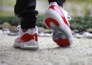 Alternative view of Giày Nike Air Jordan 11 Retro Low 'Cherry' 2016 528895-102