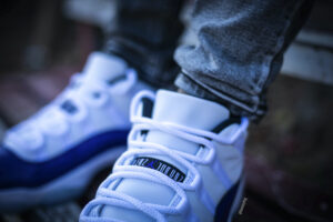 Alternative view of Giày Nike Air Jordan 11 Retro Low White Concord AH7860-100