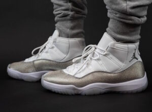 Alternative view of Giày Nike Wmns Air Jordan 11 Retro 'Vast Grey' AR0715-100