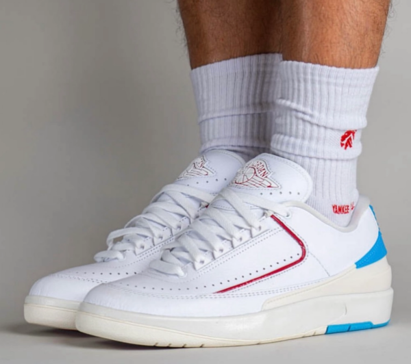 Giay Nike Wmns Air Jordan 2 Retro Low 'UNC to Chicago' DX4401-164
