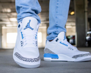 Alternative view of Giày Nike Air Jordan 3 Retro 'UNC' CT8532-104