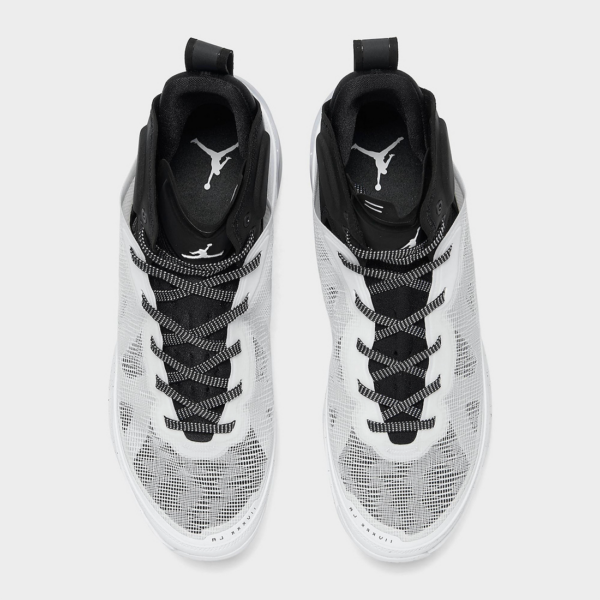 Giay Nike Jordan 37 'Oreo' DD6958-108