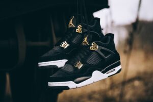 Alternative view of Giày Nike Air Jordan IV Royalty 408452-032