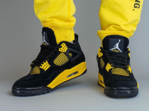 Giay Nike Air Jordan 4 Retro 2023 'Thunder' DH6927-017