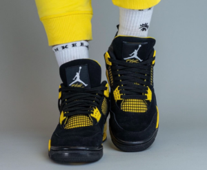 Giay Nike Air Jordan 4 Retro 2023 'Thunder' DH6927-017