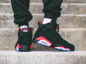 Alternative view of Giày Nike Air Jordan 6 Retro 'Infrared' 2019 384664-060