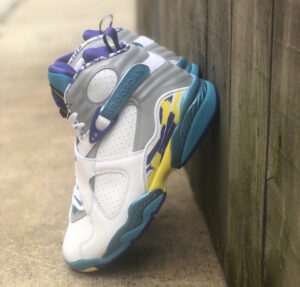 Alternative view of Giày Nike Wmns Air Jordan 8 Retro 'White Aqua' CI1236-100