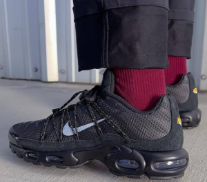 Giay Nike Air Max Plus Utility 'Black Metallic Silver' FD0670-001