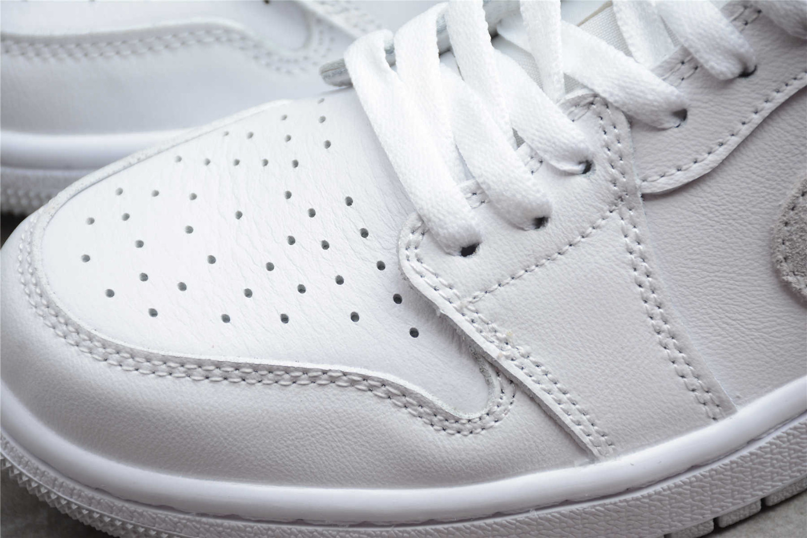 Giày Nike Air Jordan 1 Retro Low OG GS 'Neutral Grey' 2021 CZ0858-100 - Ảnh 10