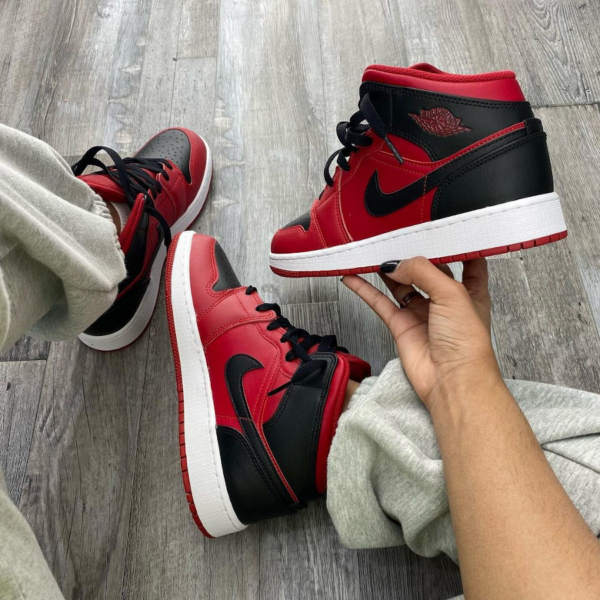 Giày Nike Air Jordan 1 Mid 'Reverse Bred' 554724-660 - Ảnh 3