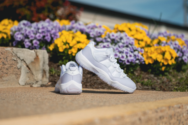 Giày Nike Air Jordan 11 Retro Low 'Pure Violet' AH7860-101 - Ảnh 3