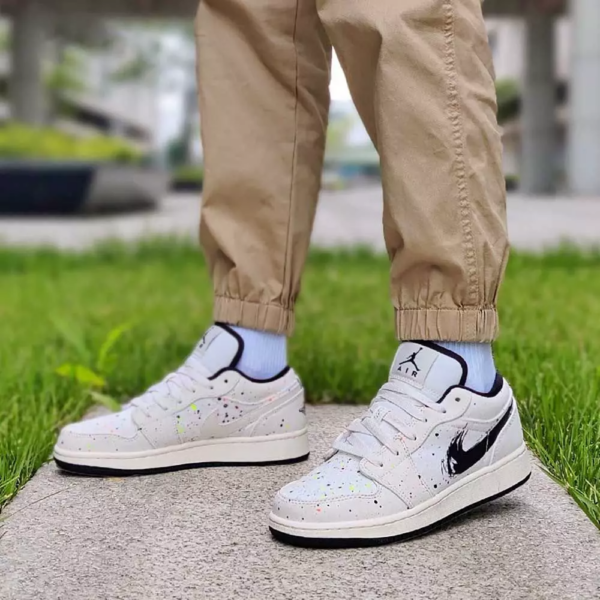 Giày Nike Air Jordan 1 Low 'Brushstroke Swoosh Paint Splatter' DM3528-100 - Ảnh 3