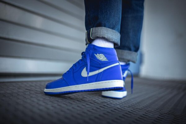 Giày Nike Air Jordan 1 Retro High 'Hyper Royal' 555088-401 - Ảnh 4