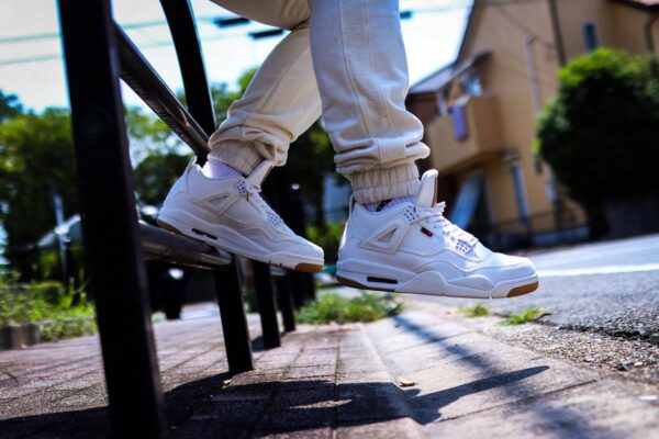 Giày Nike Air Jordan Levi's x Air Jordan 4 Retro 'White Denim' AO2571-100 - Ảnh 2