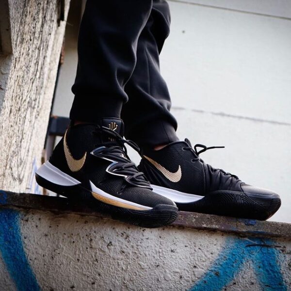 Giày Nike Kyrie 5 'Black Metallic Gold' AO2919-007 - Ảnh 2