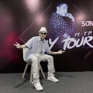 Alternative view of Giày Nike Air Fear Of God 1 'Sail' AR4237-100