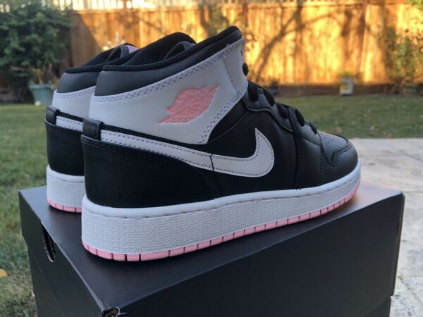 Giày Nike Air Jordan 1 Mid GS 'Arctic Punch' 555112-061 - Ảnh 11