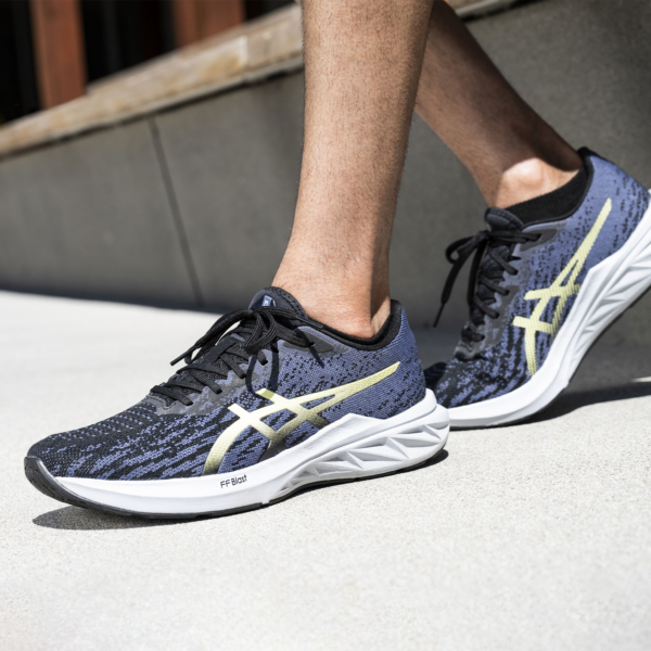 Giay Asics Dyna Blast 2 Black Gold Yellow 1011B205-001