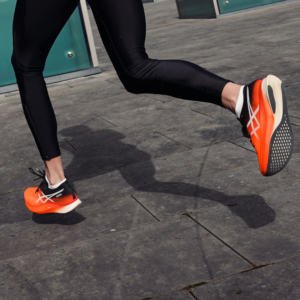 Alternative view of Giày Asics Wmns Metaspeed Sky 'Tokyo' 1012B069-600