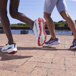 Giay Asics NovaBlast 2 "Blue White" 1011B192-400