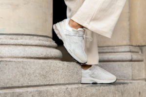 Alternative view of Giày Asics Vivienne Westwood x Gel Kayano 26 Birch White 1021A320-202