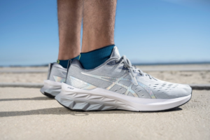 Giay Asics NovaBlast 2 'Platinum' 1011B289-020