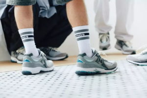 Alternative view of Giày New Balance 2002R 'Atmos Grey Rat' M2002RAT