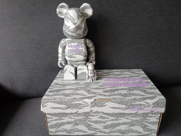 Mô hình Bearbrick x Atmos x Solebox 100% & 400% Set Grey - Ảnh 3