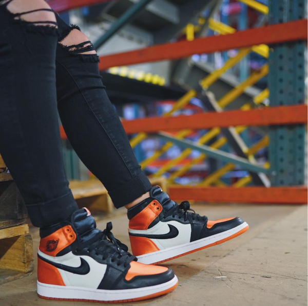 Giày Nike Wmns Air Jordan 1 Retro High OG 'Satin Shattered Backboard' AV3725-010 - Ảnh 2