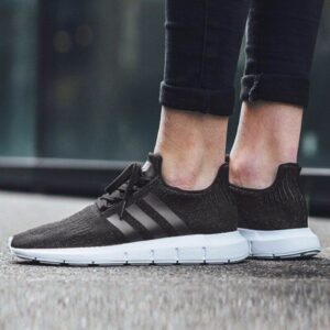 Alternative view of Giày Adidas Swift Run 'Core Black' B37726
