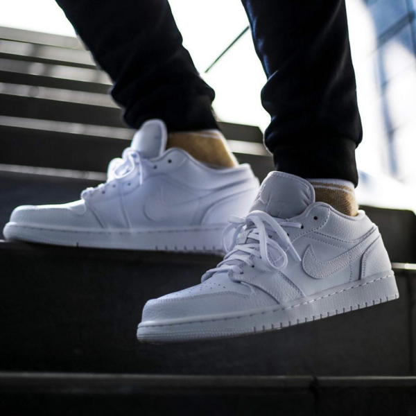 Giày Nike Wmns Air Jordan 1 Low 'Triple White' AO9944-111 - Ảnh 5