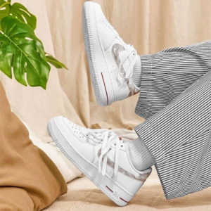 Alternative view of Giày Nike Air Force 1 Low GS 'White University Red' DJ4625-100