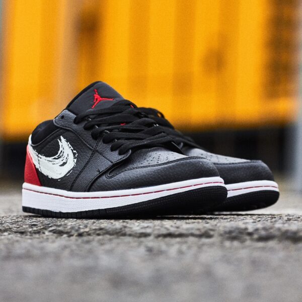 Giày Nike Air Jordan 1 Low 'Brushstroke Swoosh Black Red' DA4659-001 - Ảnh 3