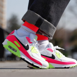 Alternative view of Giày Nike Wmns Air Max 90 GS 'Pink Volt' CT1030-100