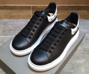 Alternative view of Giày Alexander McQueen Oversized Sneaker 'Larry' 485246 WHGP5 1070