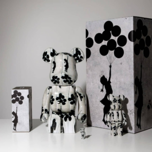 Alternative view of Mô Hình Bearbrick Banksy Flying Balloons Girl
