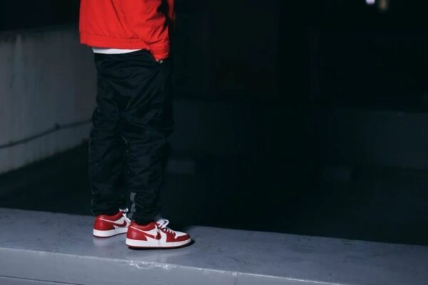 Giày Nike Air Jordan 1 Low Gym Red White (GS) 553560-611 - Ảnh 4