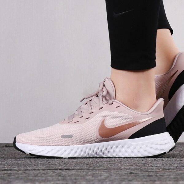 Giày Nike Wmns Revolution 5 'Barely Rose' BQ3207-600 - Ảnh 3