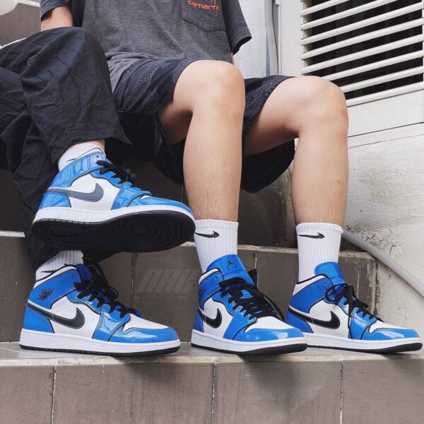 Giày Nike Air Jordan 1 Mid SE GS 'Signal Blue' BQ6931-402 - Ảnh 2