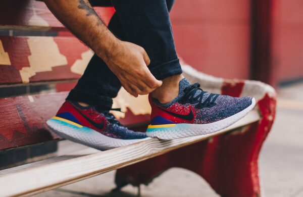 Giày Nike Epic React Flyknit 2 Black Hyper 'Jade University Red' BQ8928-007 - Ảnh 4