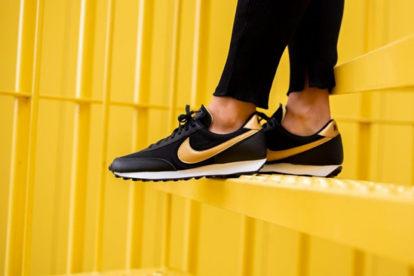 Giày Nike Wmns Daybreak 'Black Metallic Gold' DC9213-001 - Ảnh 6