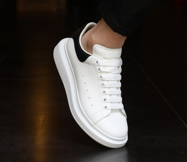 Giày Alexander McQueen Oversized Sneaker 'White Black Iridescent' - Ảnh 5