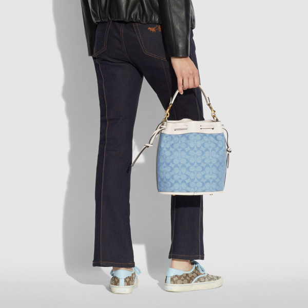 Túi Coach Field Bucket Bag In Signature Chambray C4693 B4SUX - Ảnh 4