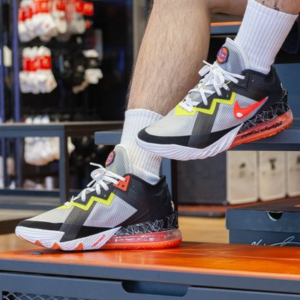 Alternative view of Giày Nike Space Jam x LeBron 18 Low EP 'Sylvester x Tweety' CV7564-103