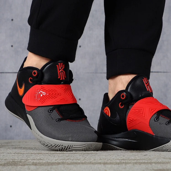 Giày Nike Kyrie Flytrap 3 GS 'Bred' BQ5620-005 - Ảnh 3